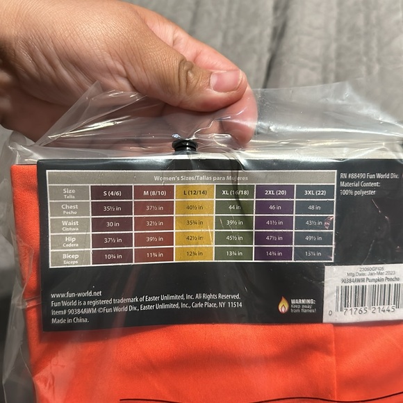 WOMEN’S PUMPKIN PONCHO COSTUME - WOMEN PUMPKIN COSTUME - Picture 4 of 4